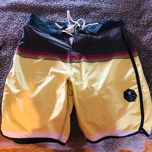 Men’s Vissla Boardshort size 28.